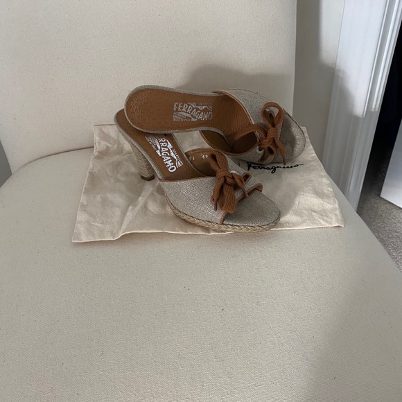 Vintage Salvatore Ferragamo heels!! - Picture 3 of 4